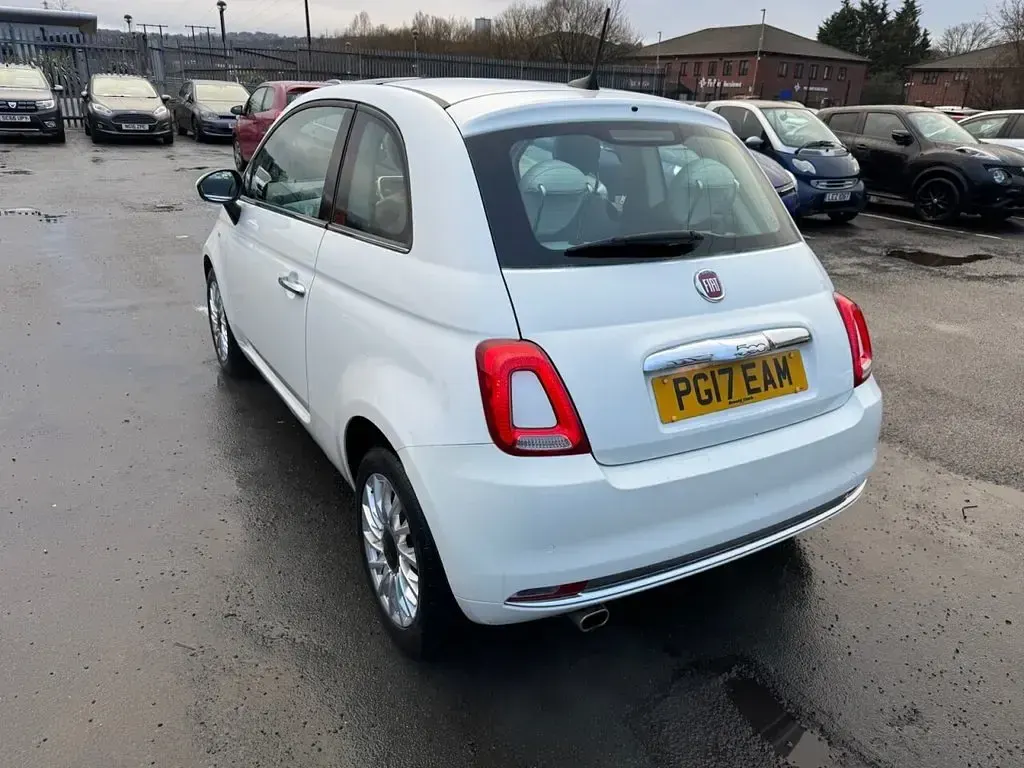 Gebraucht Fiat 500 Lounge 69 PS (50 kW) 2017 Weiß Kleinwagen