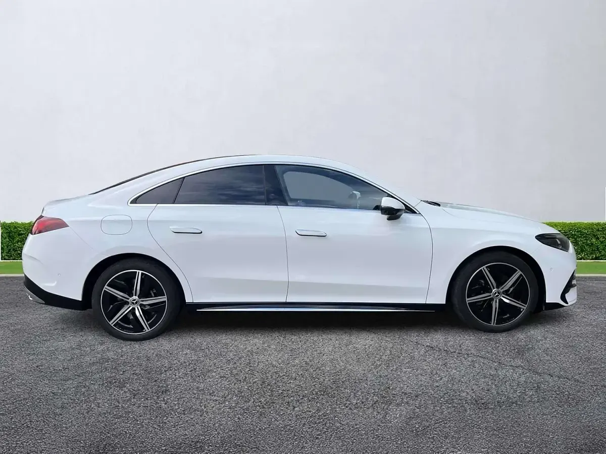 Usado Mercedes CLA 250+ AMG line 200 kW (272 CV) 2025 Blanco Berlina