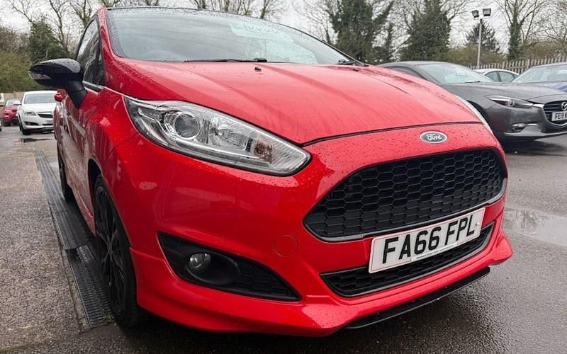 Second-hand Ford Fiesta ST-Line 140 CP (102 kW) 2017 Roșu Hatchback