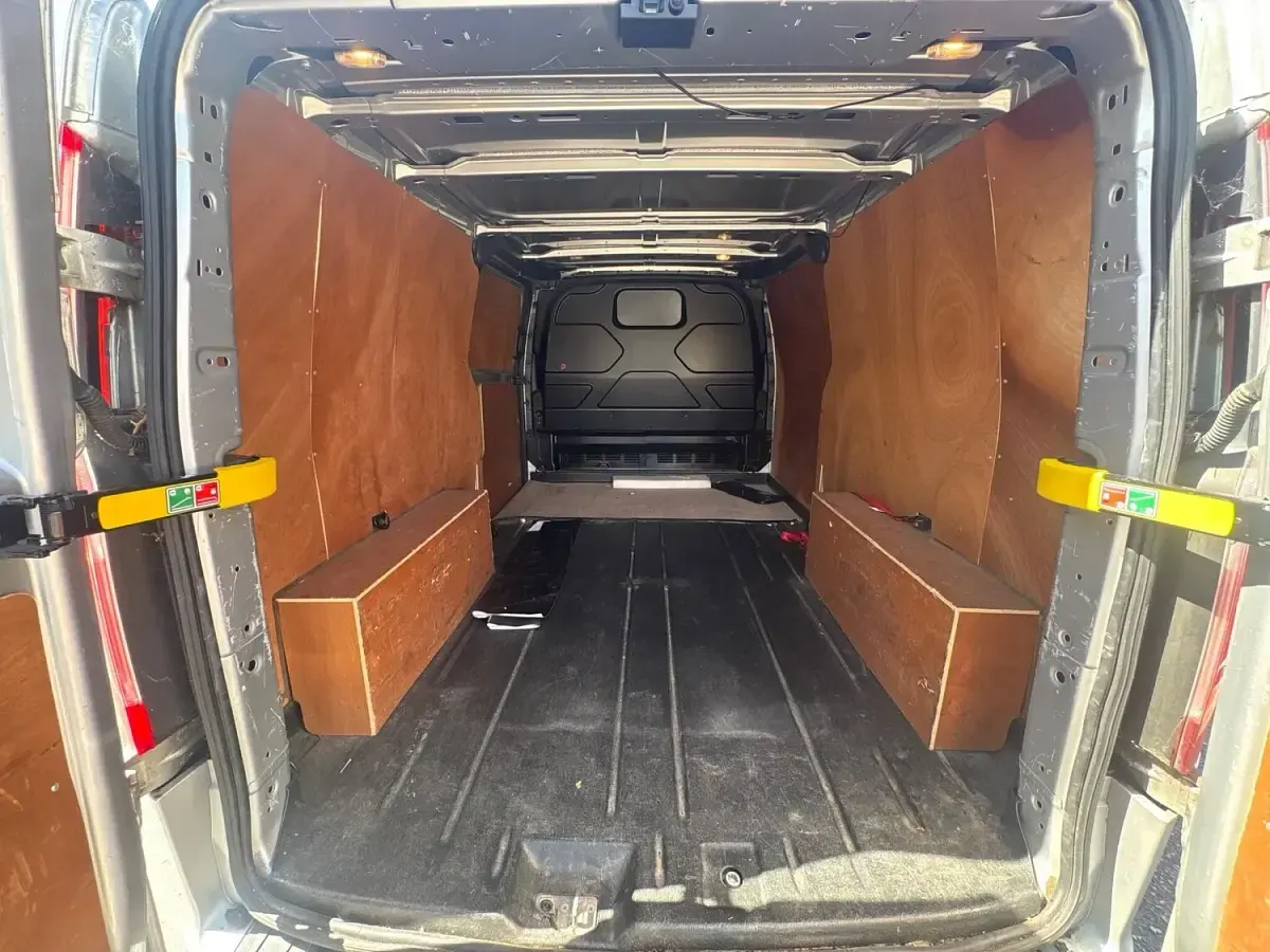 Used Ford Transit Custom Limited 130 HP (95 kW) 2019 Silver Van