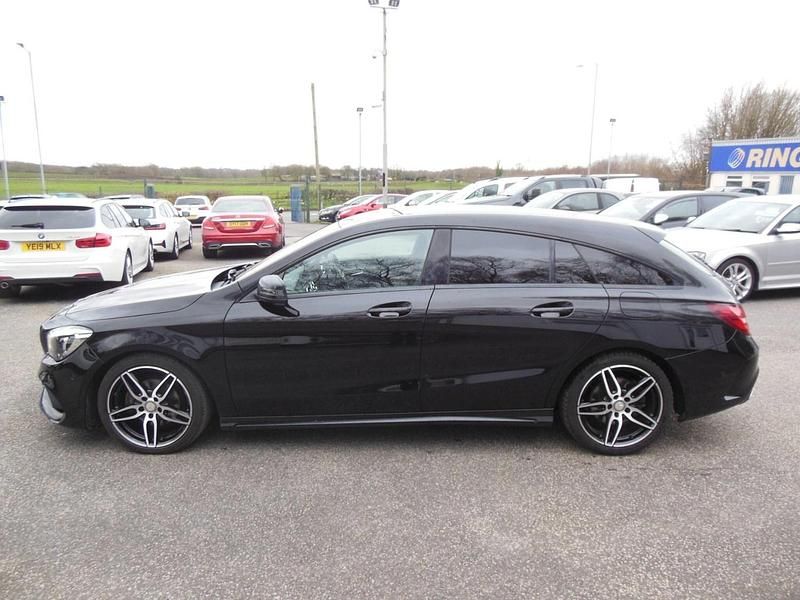 Used Mercedes CLA200 Shooting Brake AMG line 136 HP (100 kW) 2017 Black Estate