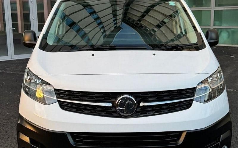Used Vauxhall Vivaro S 101 HP (74 kW) 2021 White MPV