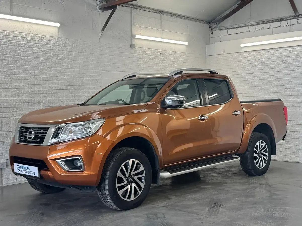 Used Nissan Navara Tekna 190 HP (139 kW) 2019 Yellow Pickup