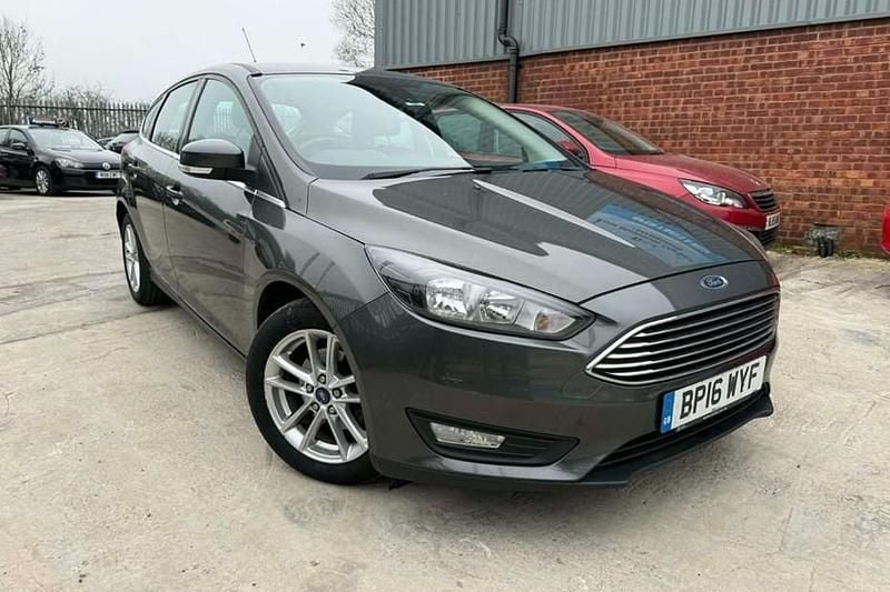 Used Ford Focus Zetec 120 HP (88 kW) 2016 Grey Hatchback