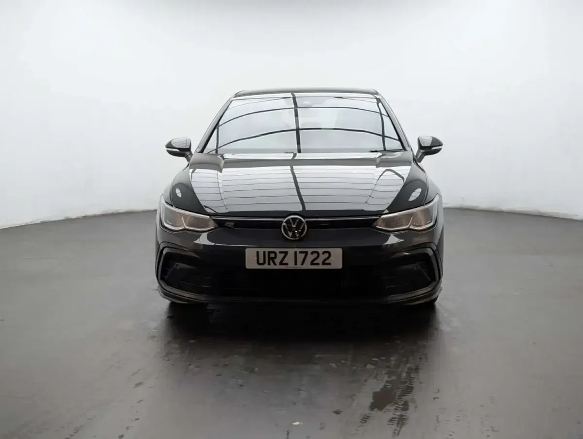 Begagnad VW Golf VIII R-line 150 HK (110 kW) 2022 Grå Halvkombi