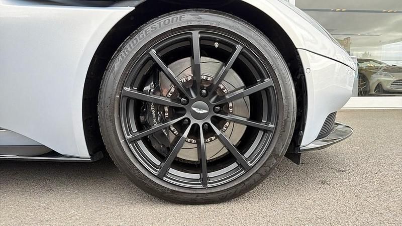 Used Aston Martin DB11 630 HP (463 kW) 2022 Silver Coupe