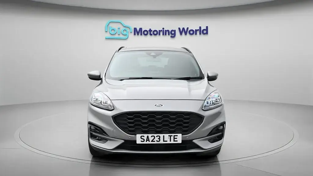 Usado Ford Kuga ST-Line X 190 CV (139 kW) 2023 Plateado SUV