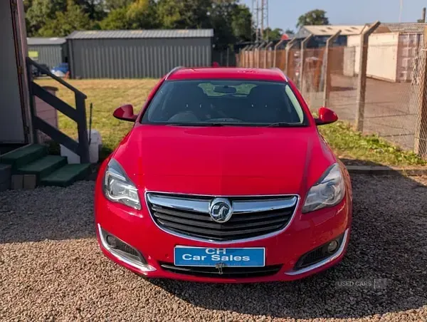 Used Vauxhall Insignia SRi 163 HP (119 kW) 2015 Red Estate