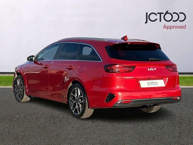 Used Kia Ceed Sportswagon 158 HP (116 kW) 2022 Red Estate