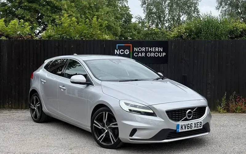Used Volvo V40 R-Design Pro 120 HP (88 kW) 2016 Hatchback