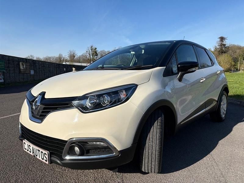 Second-hand Renault Captur Dynamique 90 CP (66 kW) 2014 Bej SUV