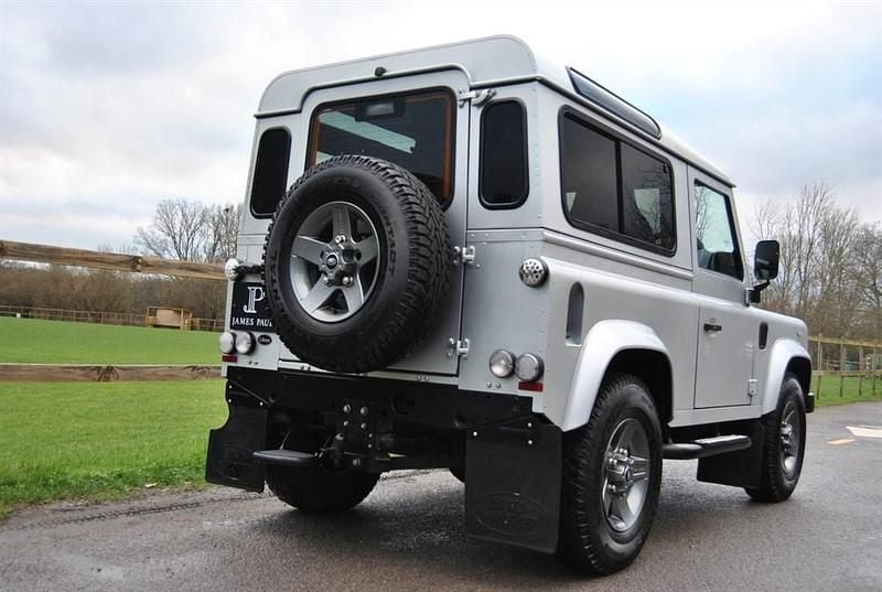 Used Land Rover Defender 122 HP (89 kW) 2014 Silver Estate