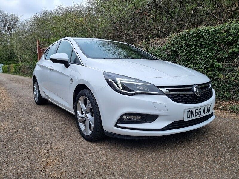 White Used 2016 Vauxhall Astra SRi Hatchback | £7,195 (Fair price) - Image 1/4