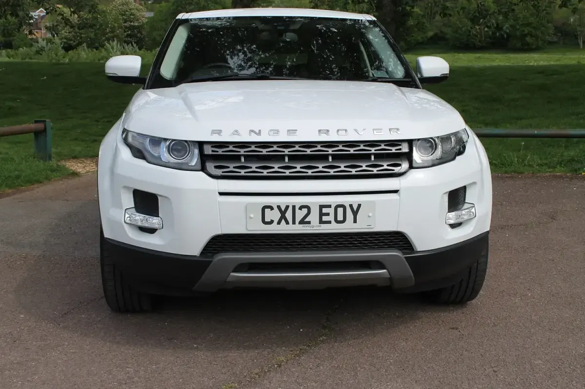 Used Land Rover Range Rover evoque Pure 150 HP (110 kW) 2012 White SUV