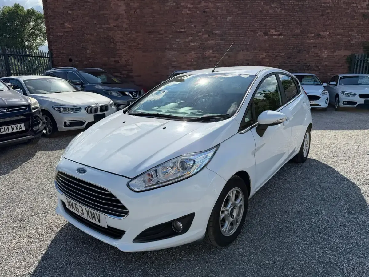 Used Ford Fiesta Titanium 2013 White Hatchback
