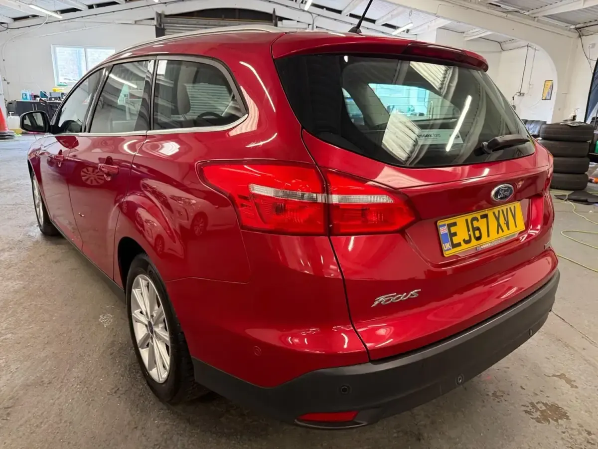 Używany Ford Focus Titanium 125 KM (91 kW) 2017 Czerwony Kombi