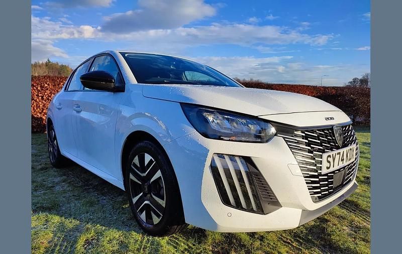 Used Peugeot 208 Allure 101 HP (74 kW) 2025 White Hatchback