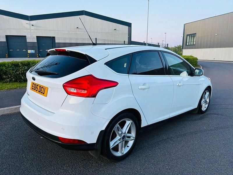 Used Ford Focus Titanium 120 HP (88 kW) 2015 White Hatchback