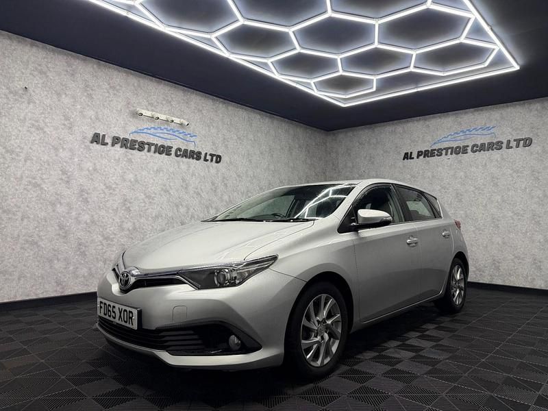 Silver Used 2016 Toyota Auris Business Edition Hatchback | £6,999 (Fair price) - Image 1/4