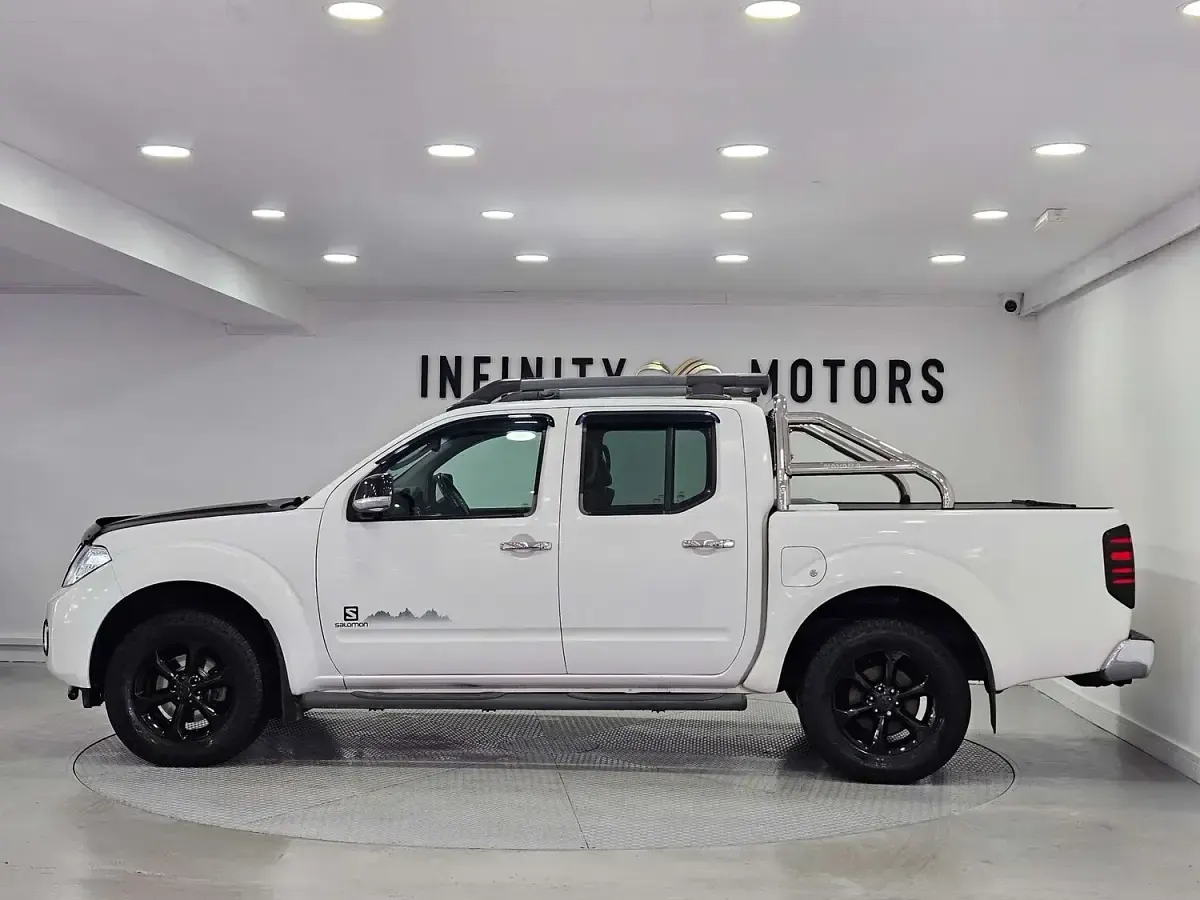 Used Nissan Navara 2015 White Pickup