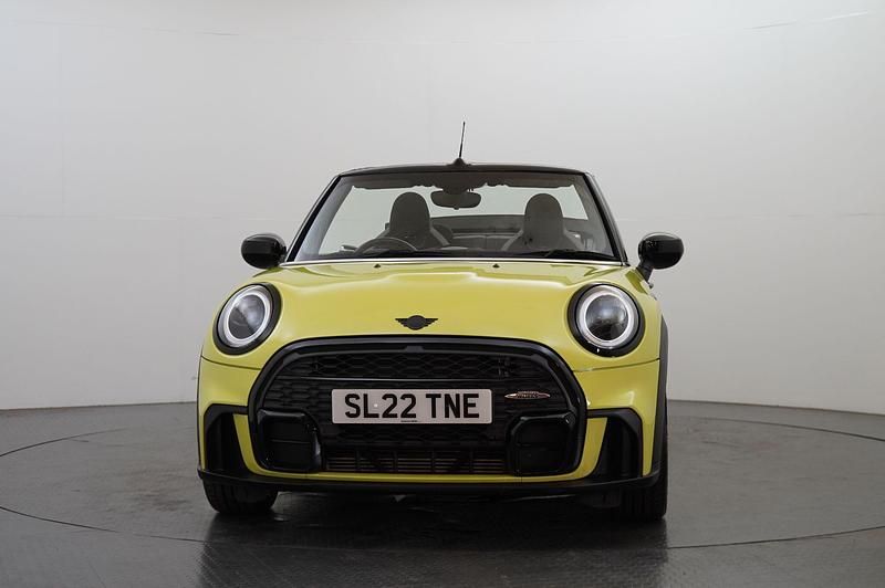 Used Mini Cooper Sport 134 HP (98 kW) 2022 Yellow Hatchback