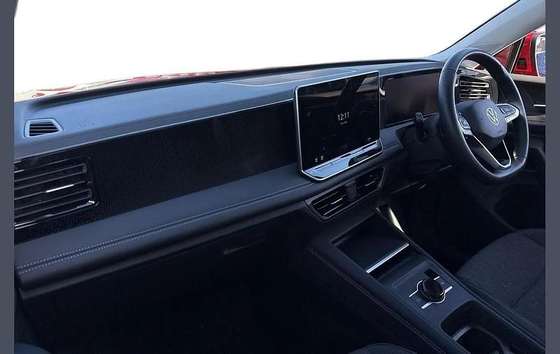 Second-hand VW Tiguan Edition 150 CP (110 kW) 2024 Roșu SUV