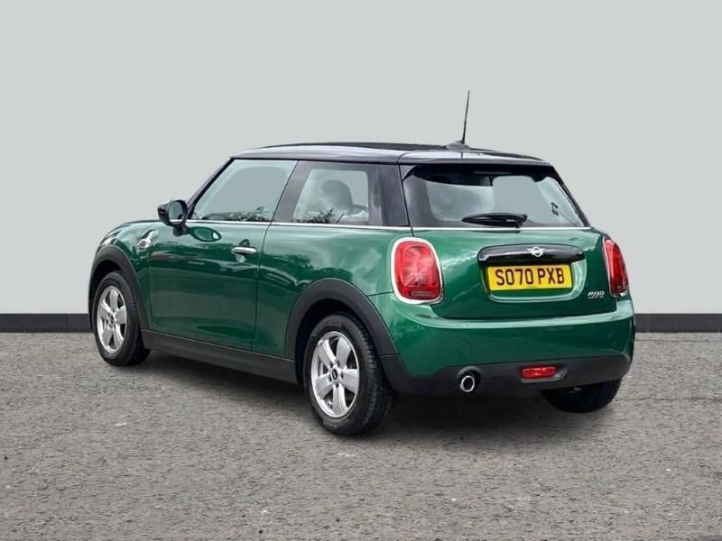 Usado Mini Cooper Classic 134 HP (98 kW) 2020 Verde Citadino