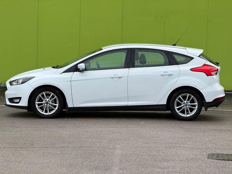 Used Ford Focus Zetec 2015 White Hatchback