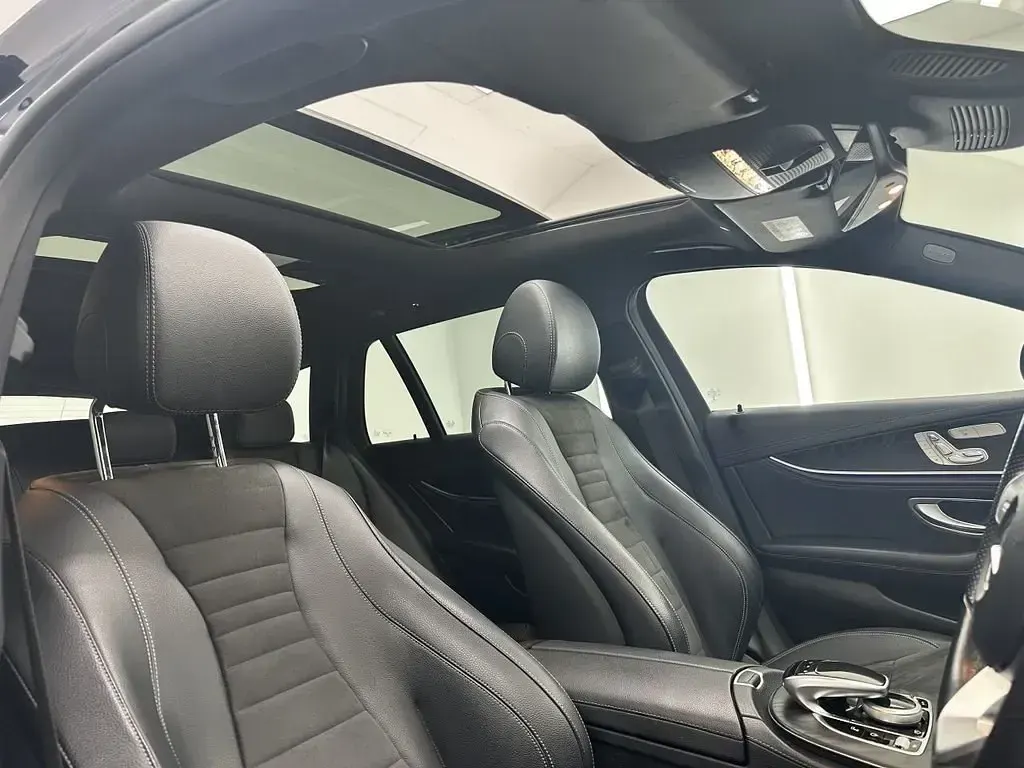 Usado Mercedes E220 AMG line 2019 Azul Carrinha