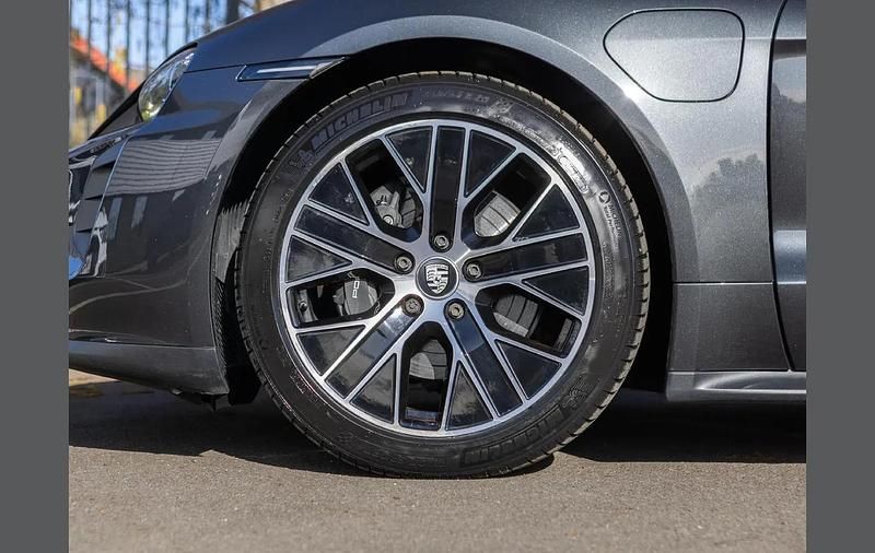 Begagnad Porsche Taycan 350 kW (476 HK) 2023 Grå Kombi