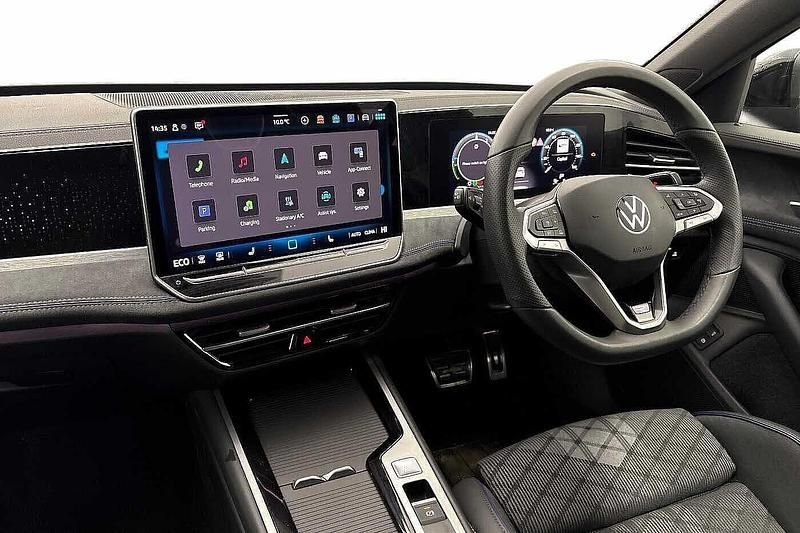 Used VW Passat R-line 272 HP (200 kW) 2025 Black Estate