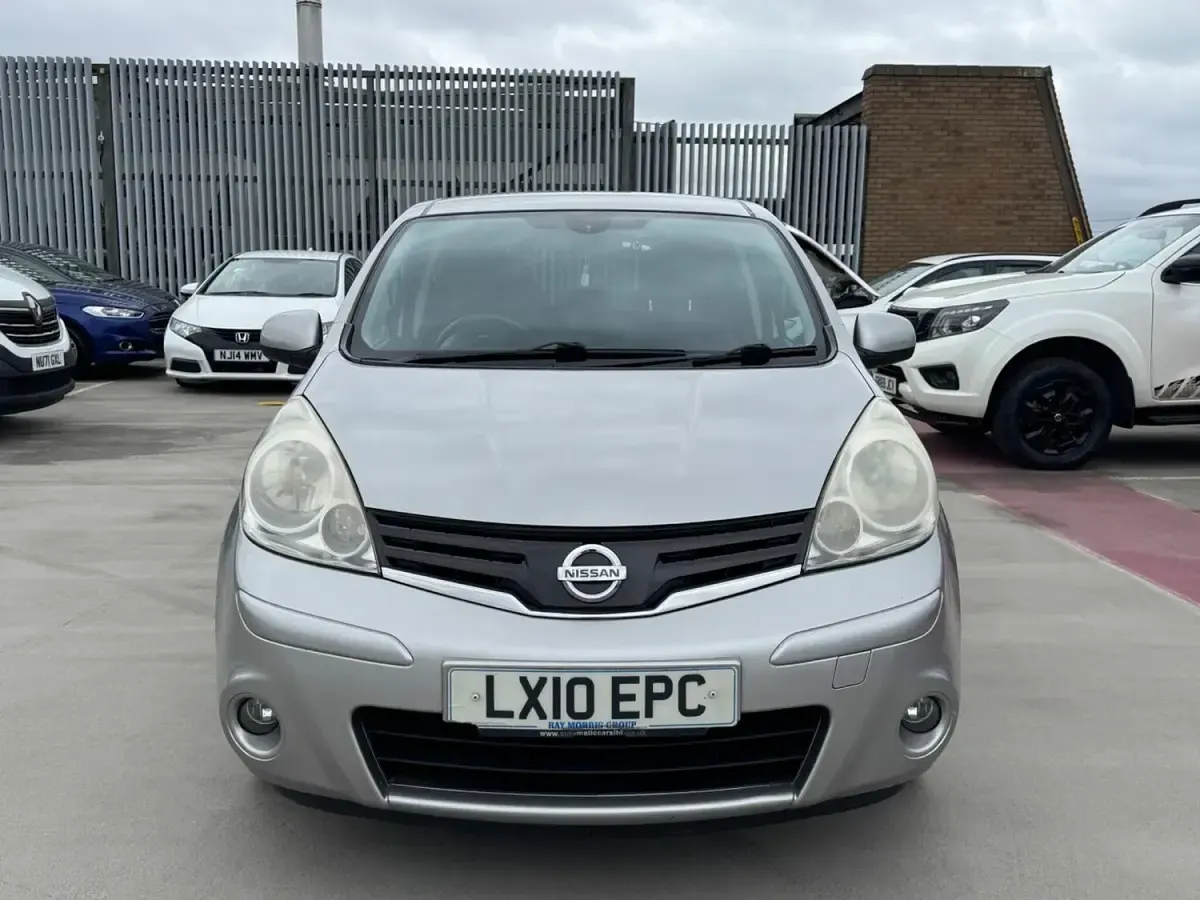 Used Nissan Note Tekna 110 HP (80 kW) 2010 Silver Hatchback