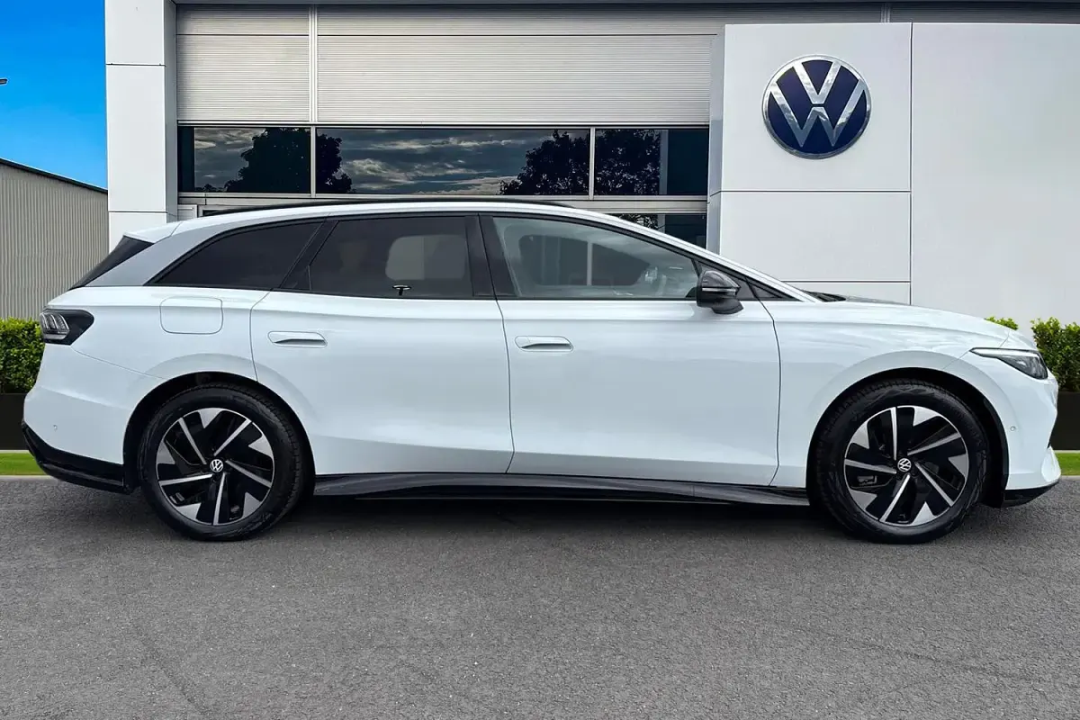 Used VW ID.7 Pro 210 kW (286 HP) 2025 White Estate