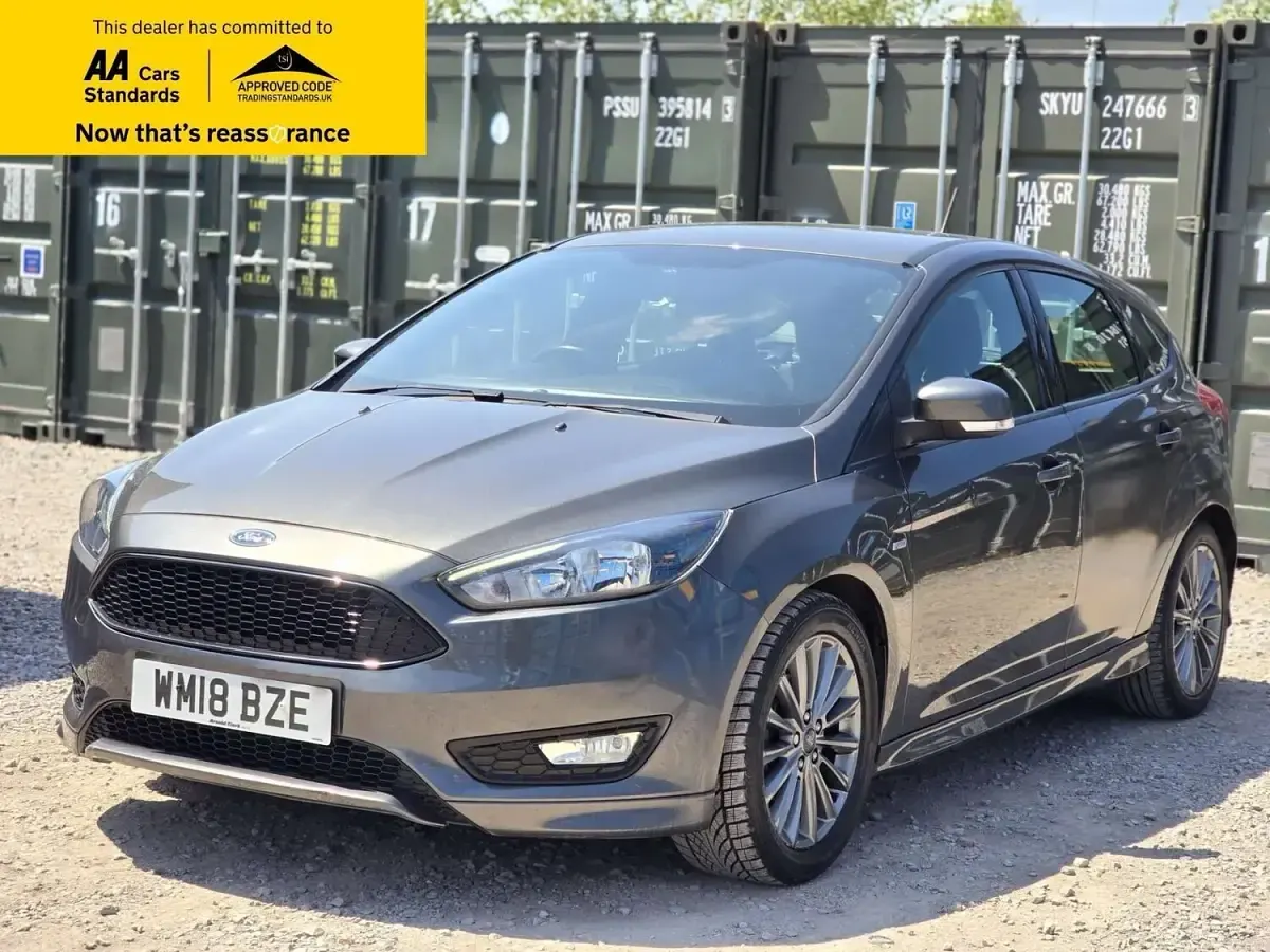 Used Ford Focus ST-Line 125 HP (91 kW) 2018 Grey Hatchback