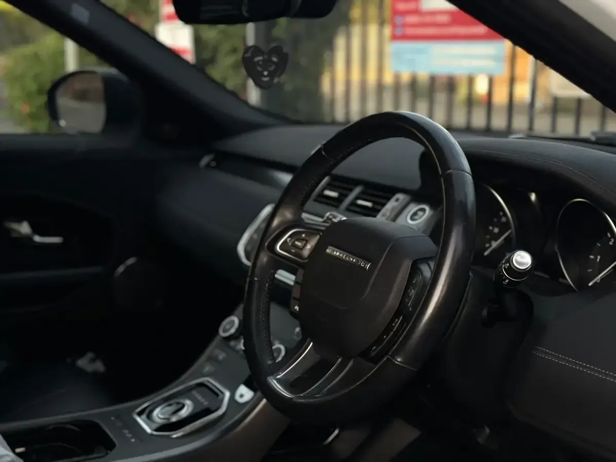 Used Land Rover Range Rover evoque Landmark 180 HP (132 kW) 2018 White Estate