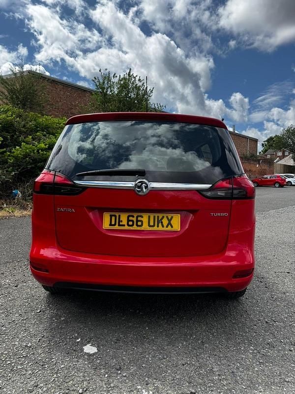 Used Vauxhall Zafira Design Edition 140 HP (102 kW) 2016 Red MPV