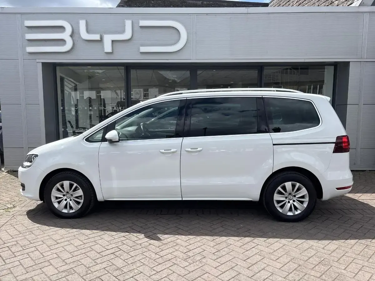Begagnad VW Sharan SE 148 HK (108 kW) 2021 Vit Minibuss