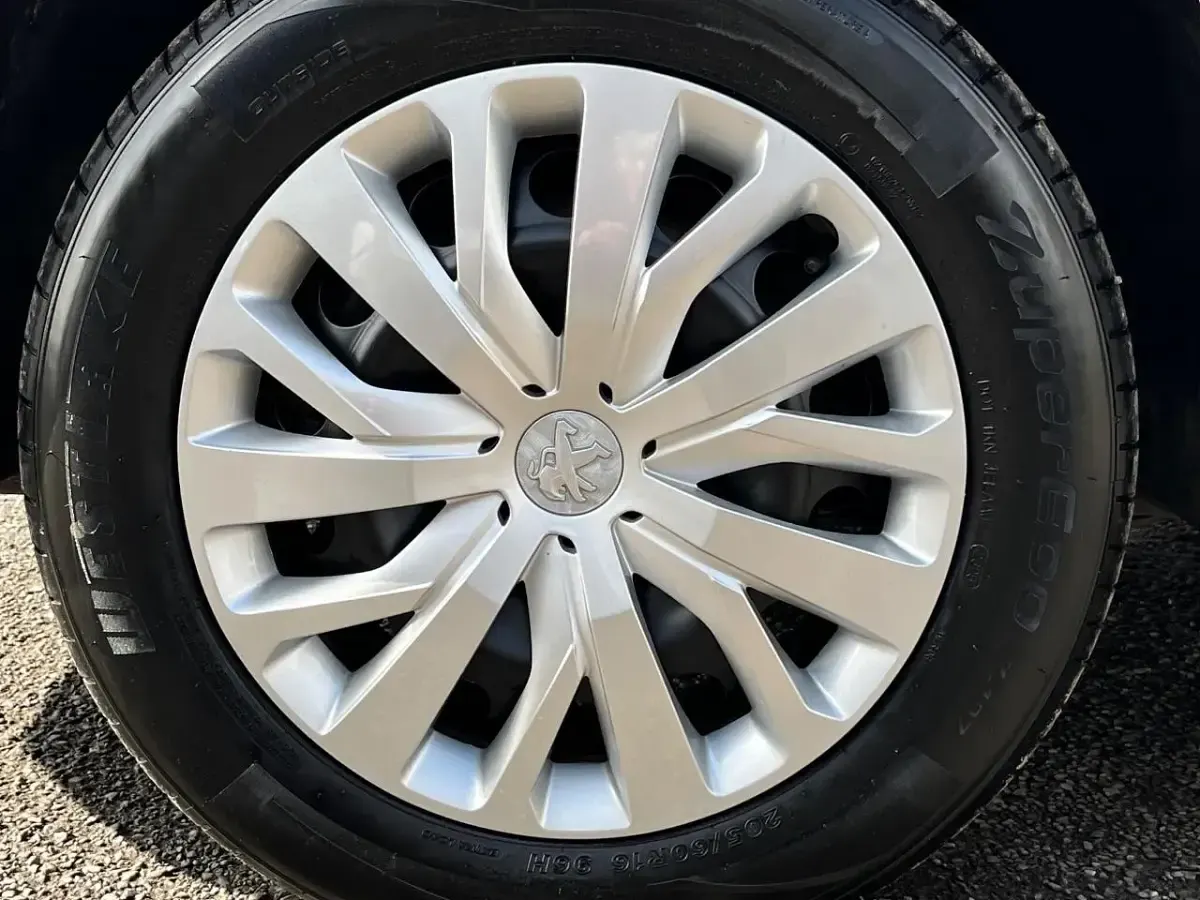 Used Peugeot Partner Premium 100 HP (73 kW) 2022 White MPV