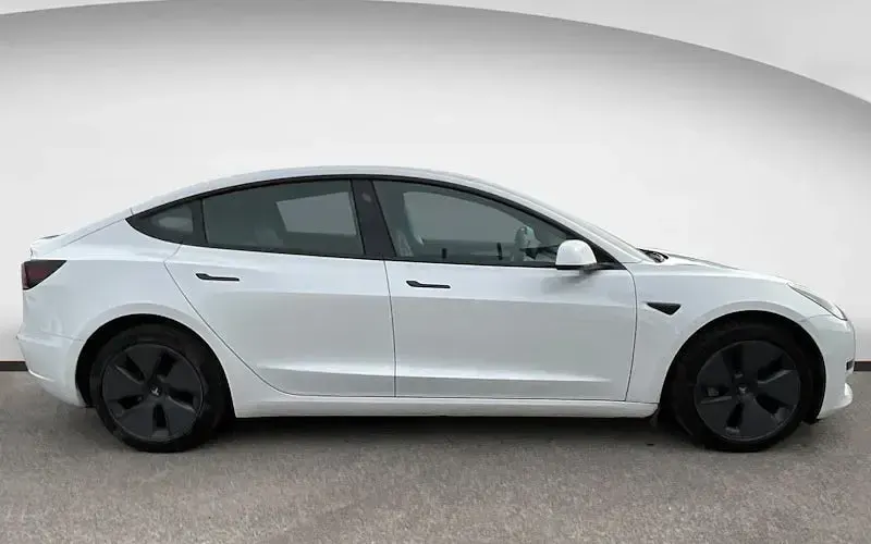 Used Tesla Model 3 RWD 208 kW (283 HP) 2023 White Sedan
