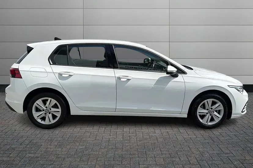 Used VW Golf VIII Life 148 HP (108 kW) 2021 White Hatchback