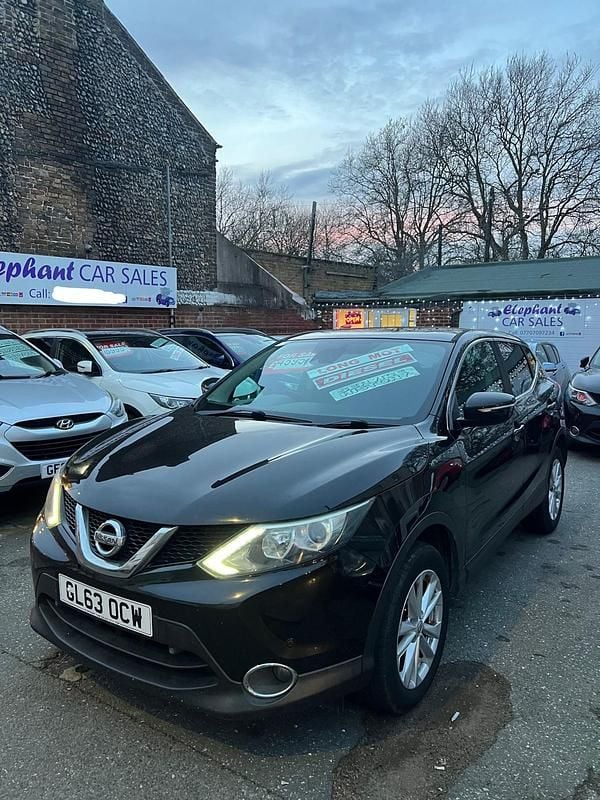 Black Used 2014 Nissan Qashqai Acenta Premium SUV | £4,595 (Fair price) - Image 1/4