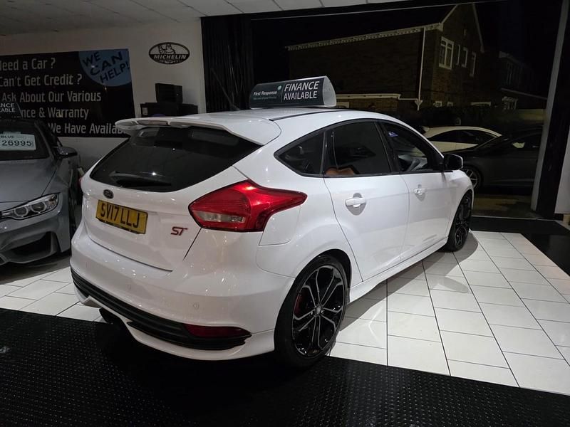 Used Ford Focus ST 185 HP (136 kW) 2017 White Hatchback