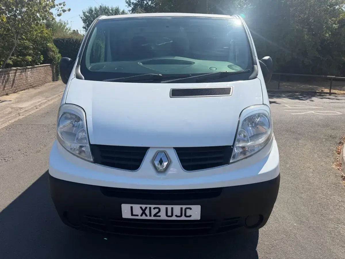 Used Renault Trafic 115 HP (84 kW) 2012 White MPV
