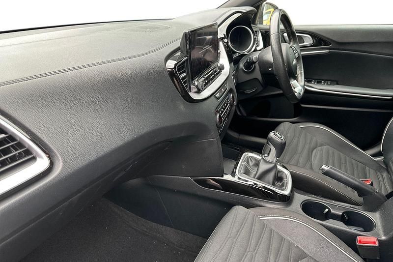 Used Kia Ceed GT-Line 158 HP (116 kW) 2023 Blue Hatchback