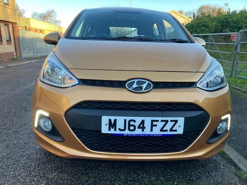 Used Hyundai i10 Premium 87 HP (63 kW) 2014 Orange Hatchback