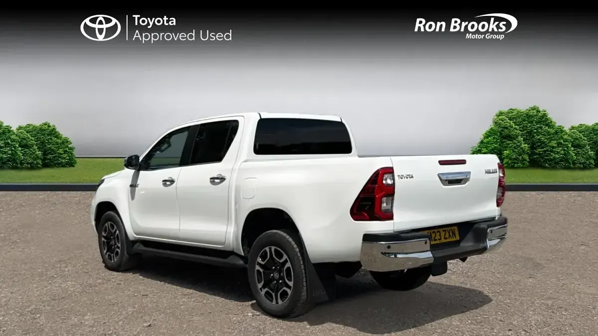 Used Toyota HiLux 201 HP (147 kW) 2023 White Pickup