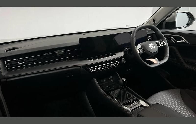 New MG HS SE 168 HP (123 kW) 2026 Silver SUV