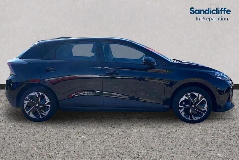 Begagnad MG MG4 EV SE 319 kW (435 HK) 2024 Svart Halvkombi