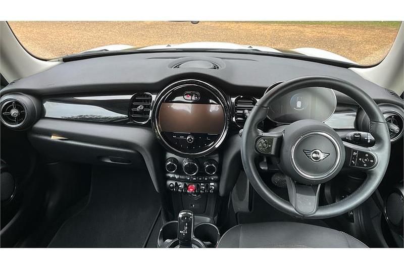 Used Mini Cooper Classic 136 HP (100 kW) 2022 White Hatchback