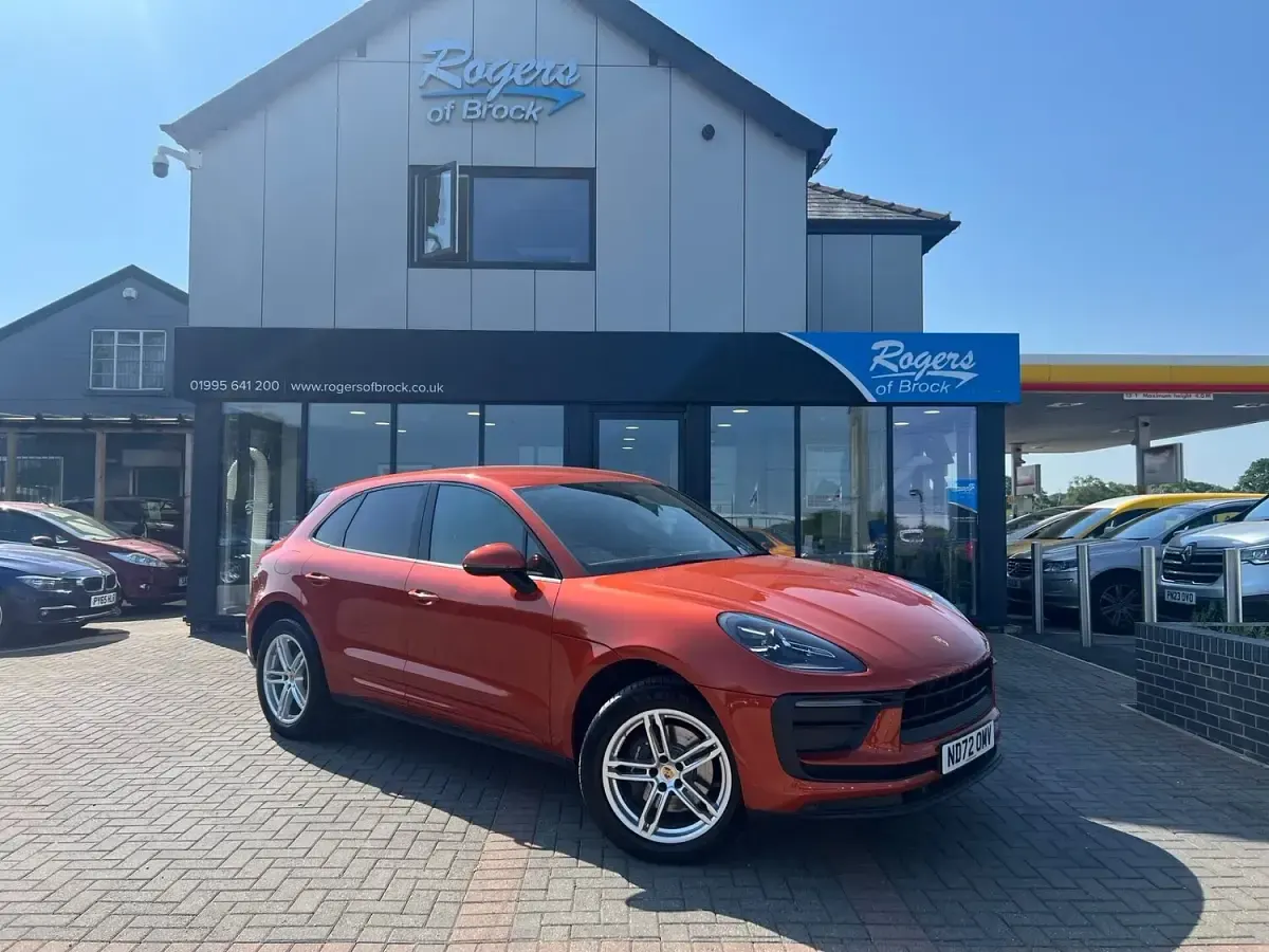 Used Porsche Macan 265 HP (194 kW) 2022 Orange SUV